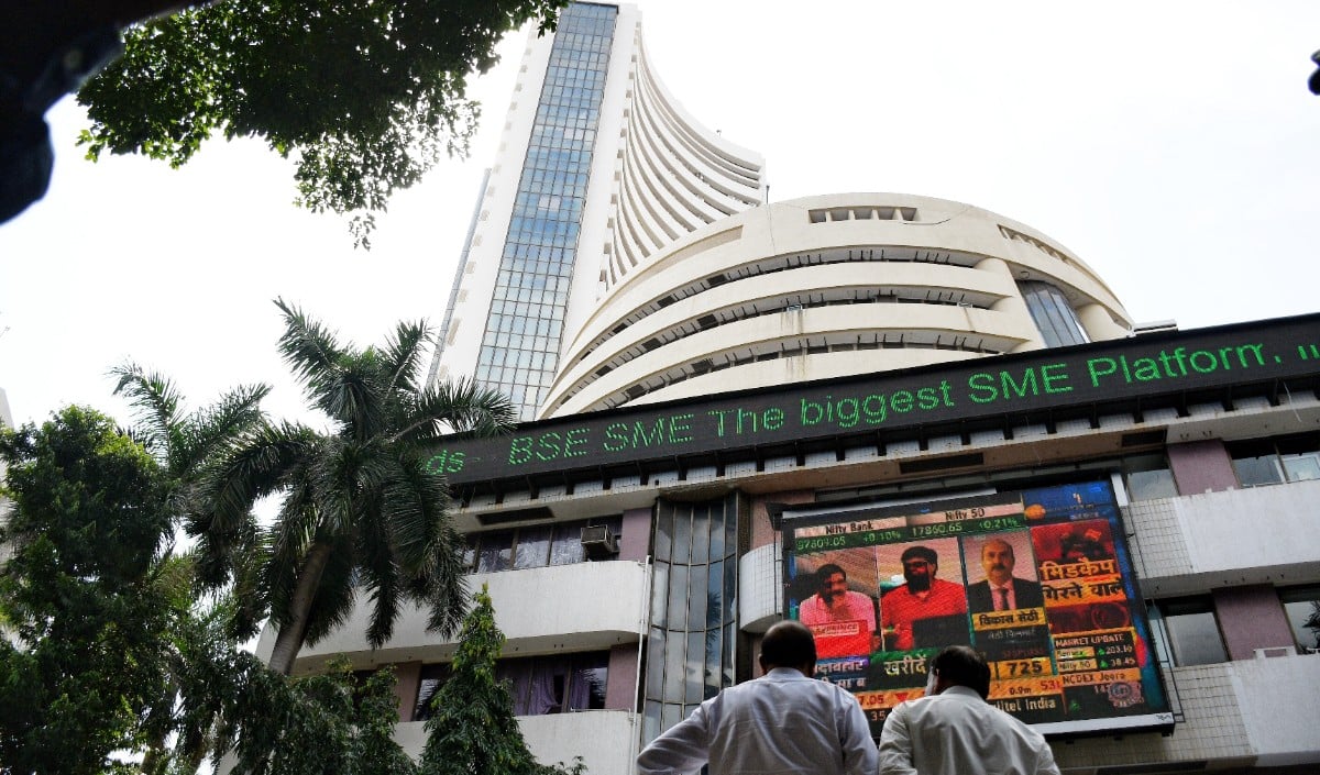 Middle East टेंशन से Stock Market धड़ाम, Sensex 900 अंक लुढ़का, Crude Oil 0 के करीब