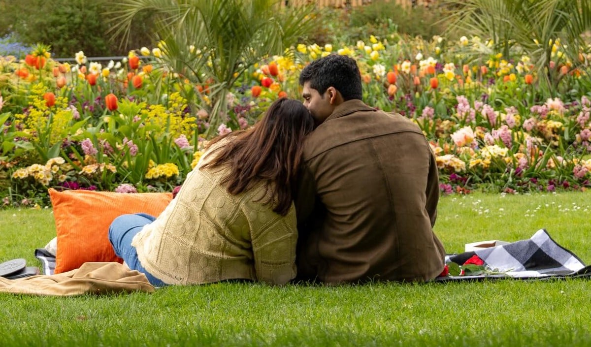 Shaheen Bhatt ने फ्लॉन्ट की अपनी Engagement Ring, जानें कौन हैं Alia Bhatt के होने वाले जीजा Ishaan Mehra?