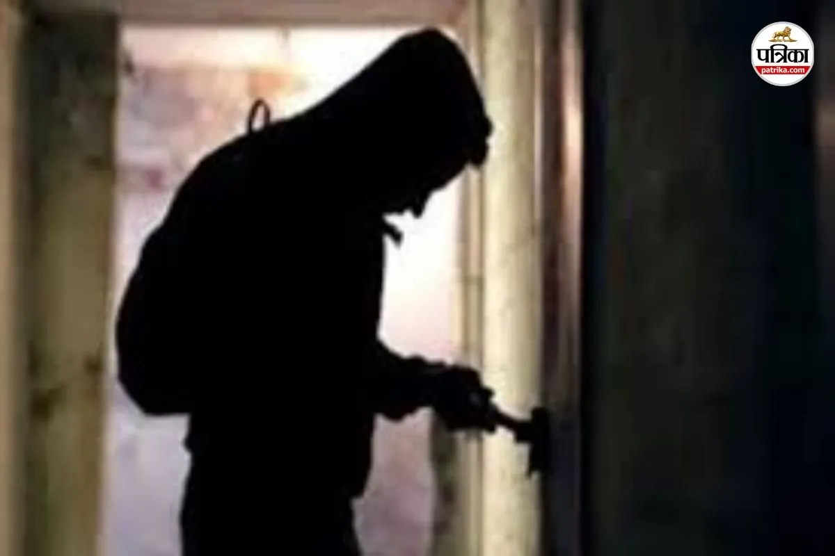 Theft News: लॉकर में नकली गहने, असली गायब! बिलासपुर में बेटे ने ही उड़ाए 75 लाख के जेवर, जानें वजह