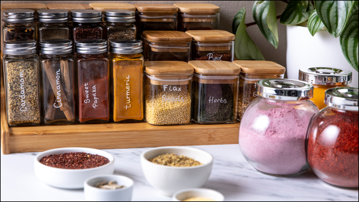 मसालों को खराब होने से कैसे बचाएं, हल्दी-धनिया और मिर्च में नहीं पड़ेंगे कीड़े, करें ये आसान उपाय