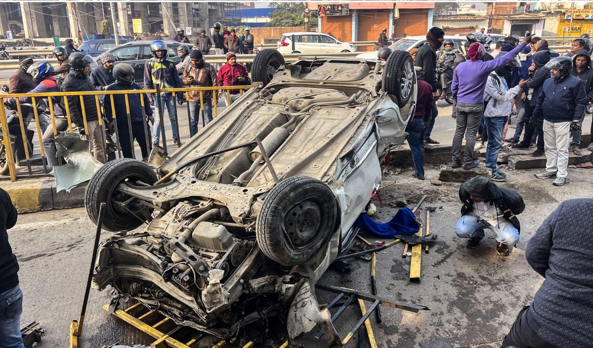 Tamil Nadu Road Accident: एक साथ निकले थे 13 साथी, लौटे 9 शव… केरल के स्कूल में पसरा मातम, रोते चिल्लाते दिखे लोग