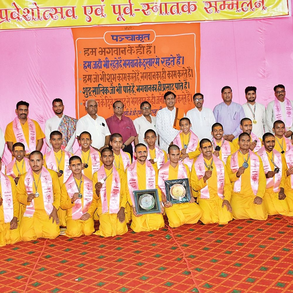 कवियों ने देशभक्ति व वीरता से ओत-प्रोत कविताएं सुनाईं, हास्य-व्यंग्य से गुदगुदाया