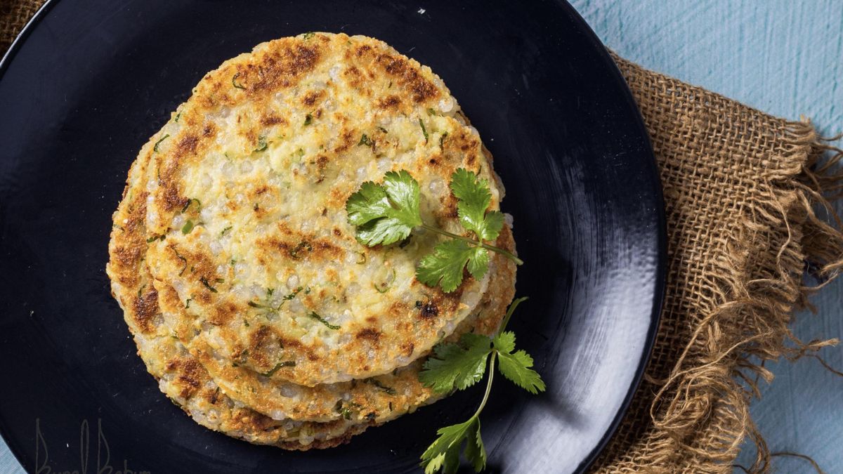 साबूदाना खिचड़ी खाकर हो चुके हैं बोर, तो इस तरह बनाएं क्रिस्पी साबूदाना आलू पराठा, फटाफट नोट करें रेसिपी