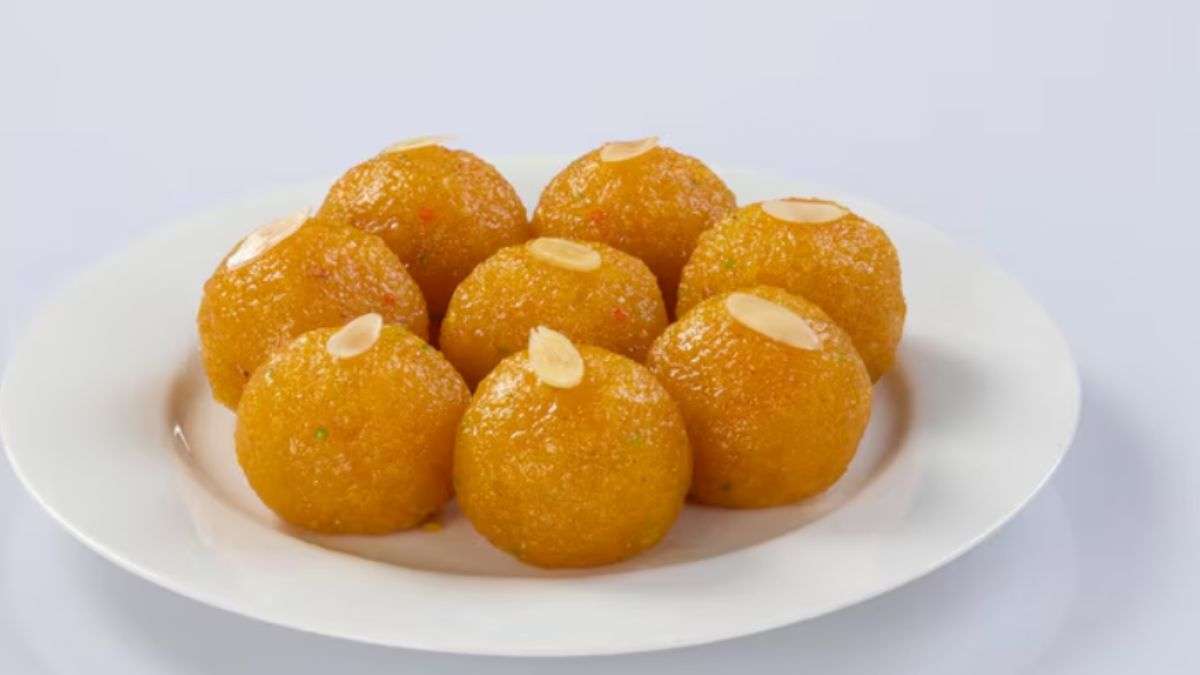 Hanuman Jayanti 2026: हनुमान जी को जरूर लगाएं मोतीचूर के लड्डू का भोग, बहुत आसान है बनाना, फटाफट नोट करें रेसिपी