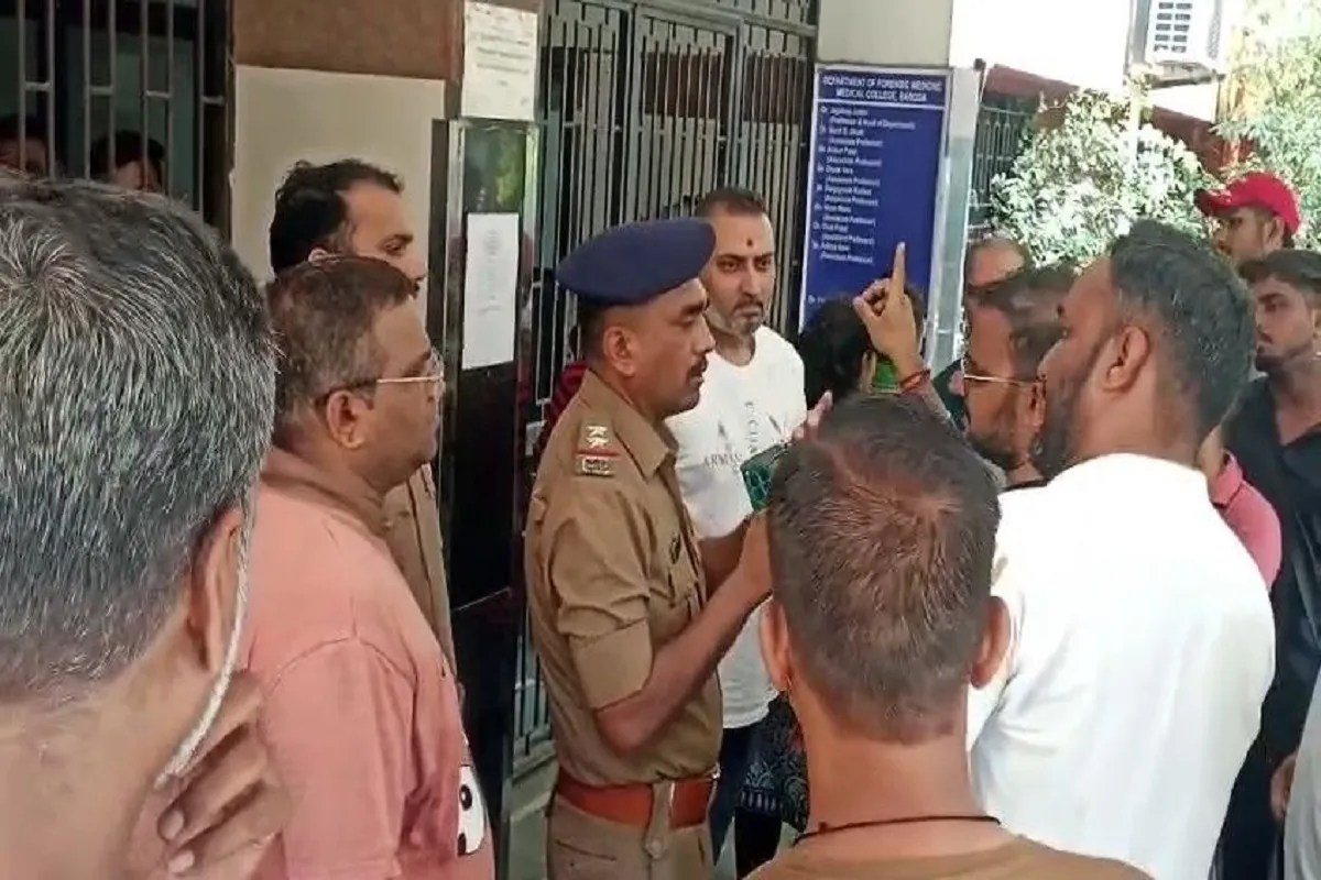 वडोदरा में एसएसजी अस्पताल के कोल्ड रूम में रखा शव सड़ी हुई हालत में मिला