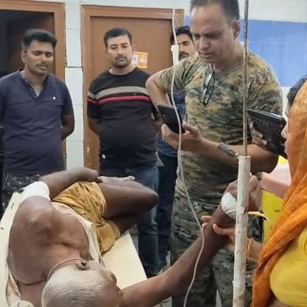 औरंगाबाद में बुजुर्ग के कंधे में मारी गोली:घायल बोला- मेरे 5 लाख रुपए छीन लिए; मारपीट कर कपड़े उतारे