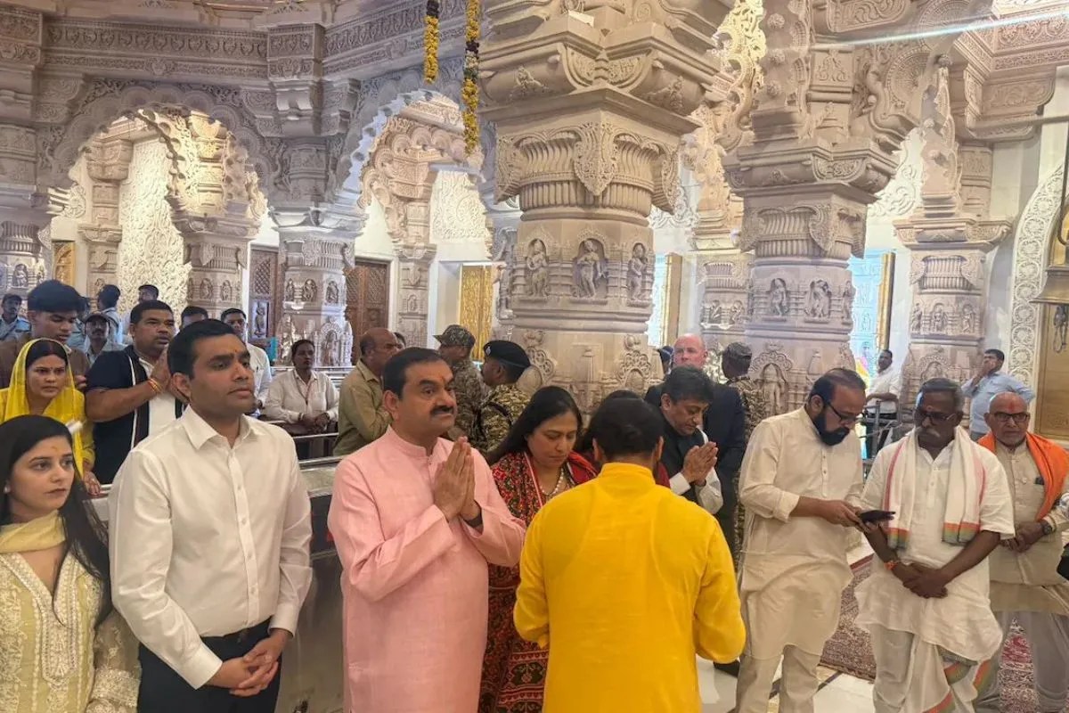 हनुमान जयंती पर अयोध्या पहुंचे गौतम अडाणी, परिवार सहित किए राम लला के दर्शन