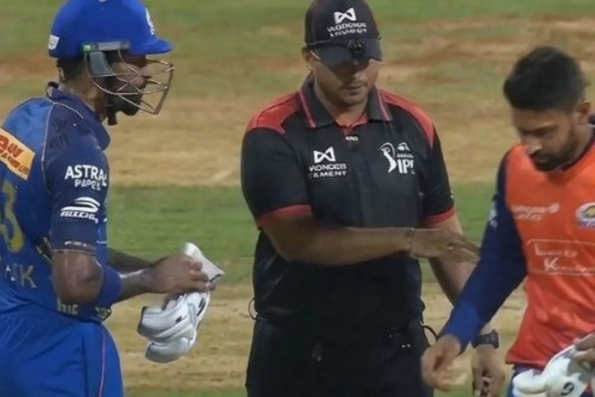 जब ट्रिस्टन स्टब्स को नहीं मिली थी अनुमति, तो हार्दिक पंड्या ने कैसे बदले ग्लव्स? अंपायरों पर उठे सवाल