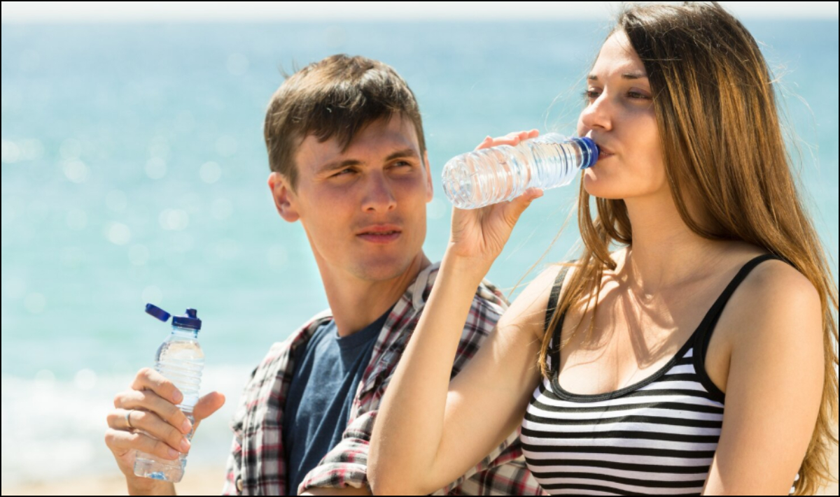 भीषण गर्मी में कितने घंटे बाद पानी हर हाल में पीना चाहिए, दिन भर में कब और कितनी मात्रा में पानी पीना जरूरी है?