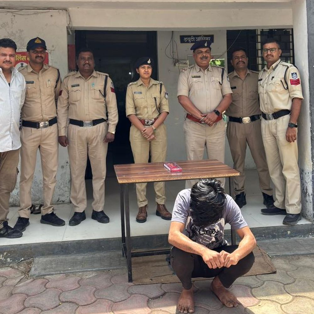 बेटे ने मां और बहन के गहने चुराए:घर से 3 लाख का सामान चुराकर भागा, भाई ने जताया था संदेह, रतलाम में अलग रहता था