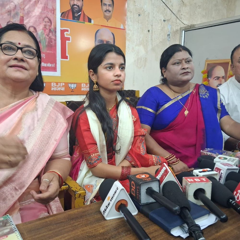 ‘नारी शक्ति वंदन अधिनियम से देश में आएगा बड़ा बदलाव’:मुजफ्फरपुर पहुंची मैथिली ठाकुर, बोलीं- 33% महिला आरक्षण ऐतिहासिक कदम; महिलाएं हर क्षेत्र में सक्षम