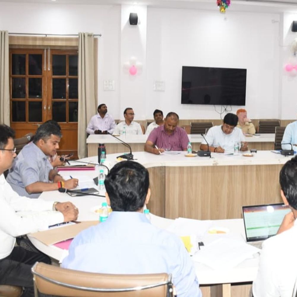 जिलाधिकारी ने खाद्य एवं रसद विभाग के साथ की बैठक:अन्नपूर्णा भवन निर्माण और राशन व्यवस्था को लेकर सख्त निर्देश