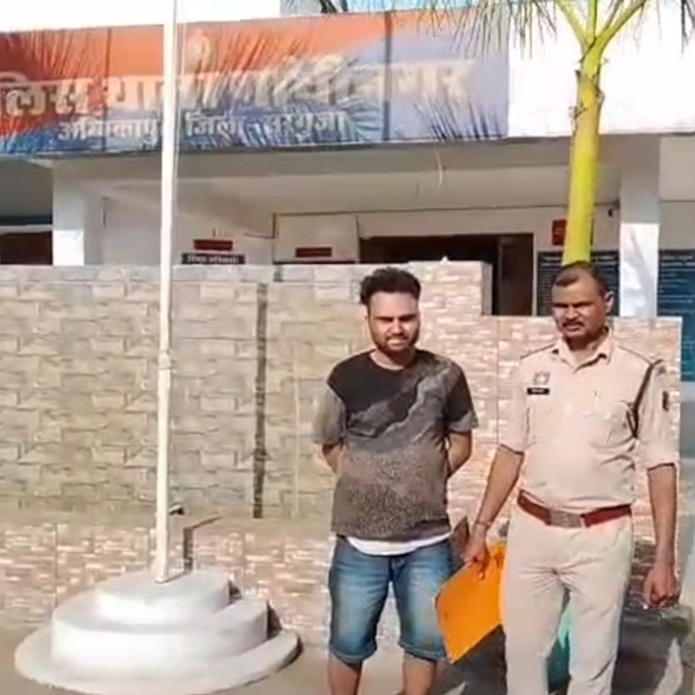 कल्याण ज्वेलर्स में गोल्ड-स्कीम के नाम पर लाखों की ठगी:कर्मचारी ने अपने खाते में जमा कराये रुपये, पुलिस ने आरोपी को किया गिरफ्तार