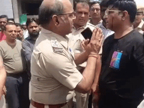 कोटा में ट्रैफिक कांस्टेबल और व्यापारी के बीच भिड़ंत:2000 का चालान और मारपीट का आरोप, ट्रैफिक इंस्पेक्टर ने कहा मेरे कपड़े फाड़ लो