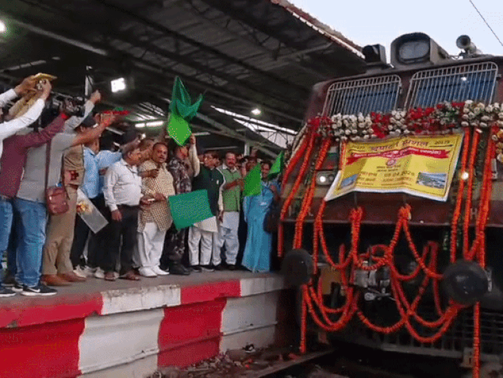 आगरा कैंट-असारवा सुपर फ़ास्ट एक्सप्रेस को हरी झंडी:हफ्ते 5 दिन चलेगी, व्यापार, शिक्षा और पर्यटन को मिलेगा बढ़ावा