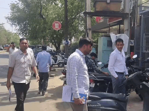 नारनौल में आयुष्मान योजना को लेकर CM फ्लाइंग की छापेमारी:अस्पतालों में मरीजों से पूछताछ; रिकॉर्ड कब्जे में लेकर शुरू होगी कार्रवाई