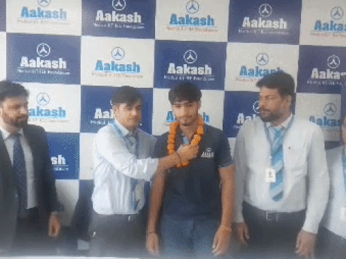 रोहतक का आदित्य कुंडू बना JEE मेंस में सिटी टॉपर:आर्मी जाने का सपना, फोन ने बदली सोच, अब इंजीनियर बनकर करेंगे नई खोज