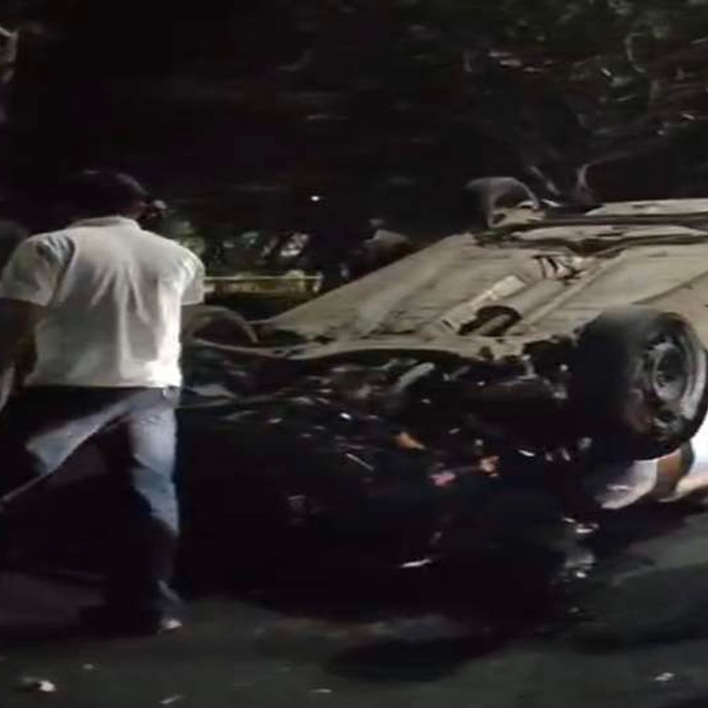 इंदौर में रिंग रोड पर कार पलटी, युवक घायल:संयोगितागंज में आईबस की टक्कर, दो हादसों में घायल अस्पताल भेजे