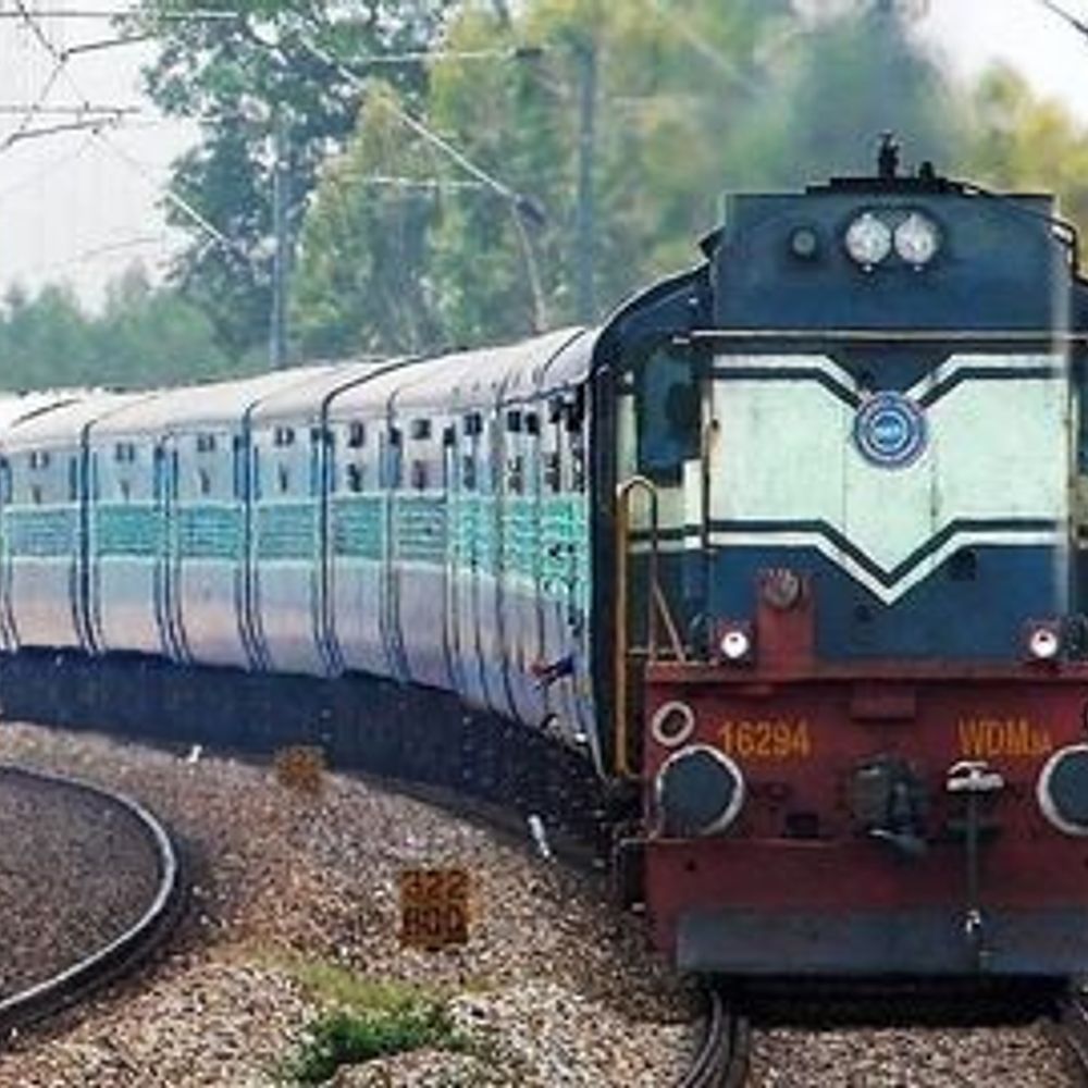 राजधानी समेत 4 ट्रेनें डायवर्ट, किशनगंज में नहीं रुकेंगी:ठाकुरगंज स्टेशन पर मिलेगा ठहराव, दोहरीकरण कार्य से मार्ग बदला