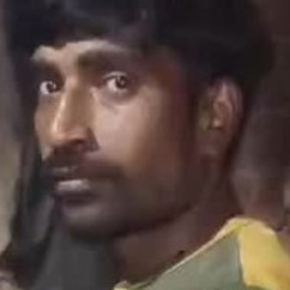 अंतिम संस्कार से पहले शव को परिजनों ने पहचाना:सड़क हादसे में गई थी जान, सीतापुर से मुक्तिधाम पहुंचा छोटा भाई