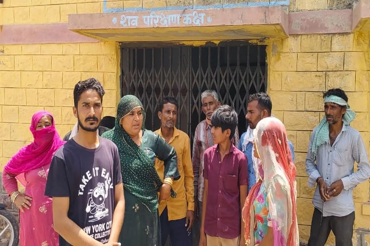 परिजनों ने लगाया शव गायब होने का आरोप, कांस्टेबल आया और दिखाया तो की पहचान