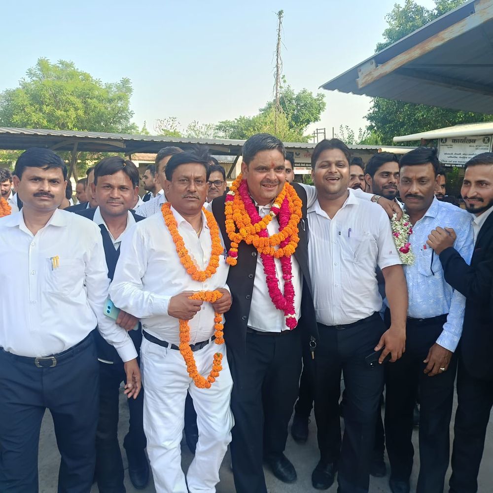 कासगंज बार एसोसिएशन चुनाव परिणाम घोषित:बॉबी शर्मा अध्यक्ष, दुष्यंत गौतम महासचिव चुने गए