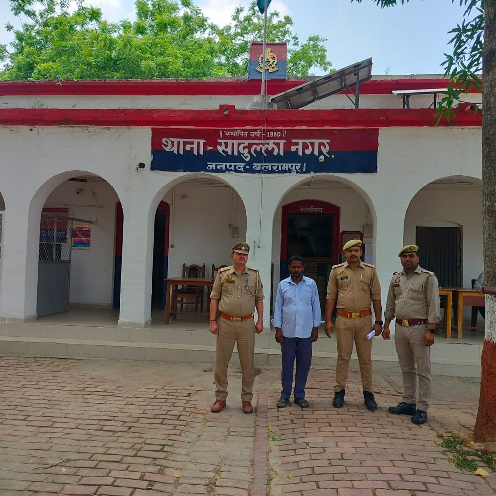 पूर्व प्रधान हत्याकांड मामले में आरोपी गिरफ्तार:बलरामपुर पुलिस ने अब तक 8 आरोपियों को भेजा जेल