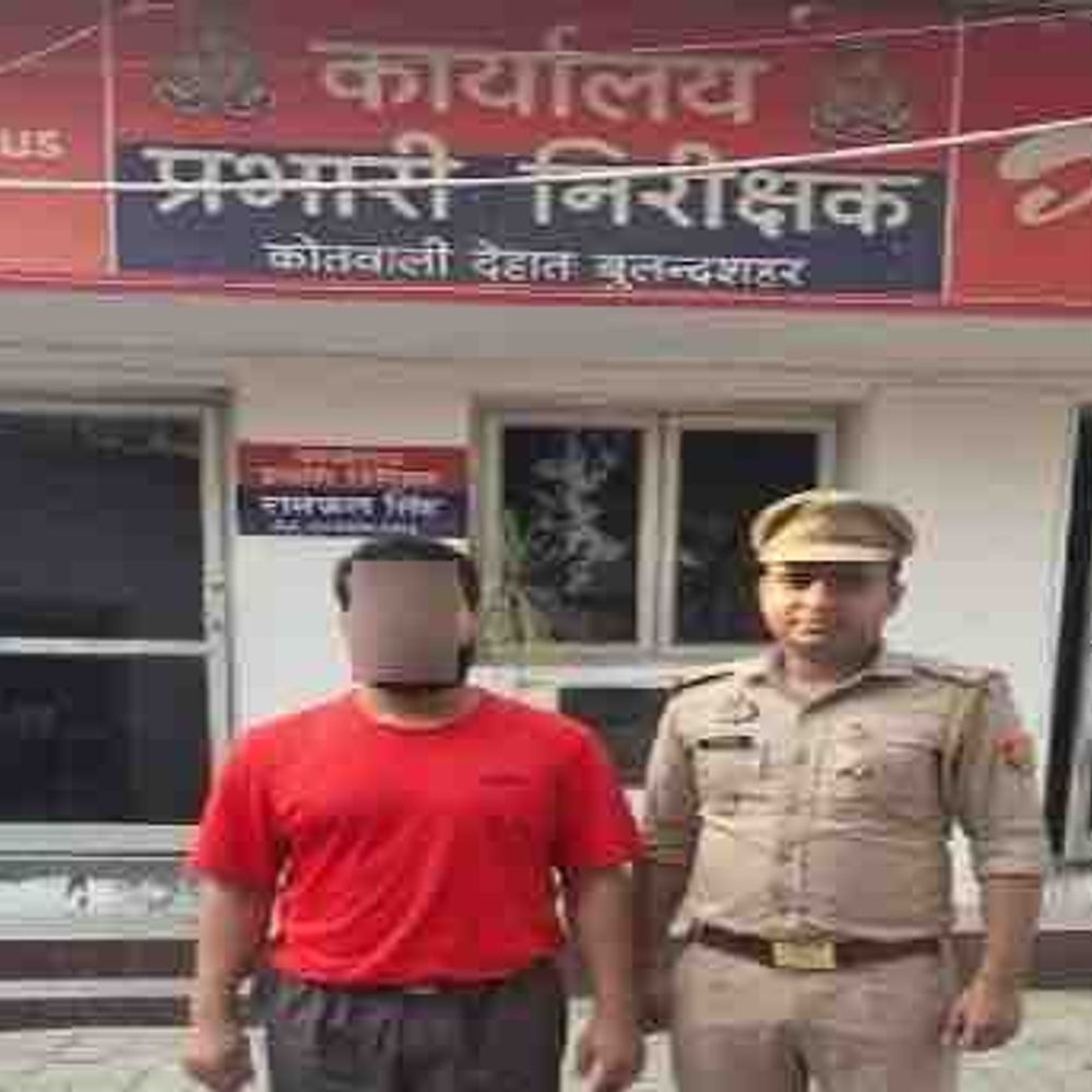 25 हजार का इनामी हत्यारोपी गिरफ्तार:6 साल से चल रहा था फरार, हैदराबाद एयरपोर्ट से पकड़ा गया