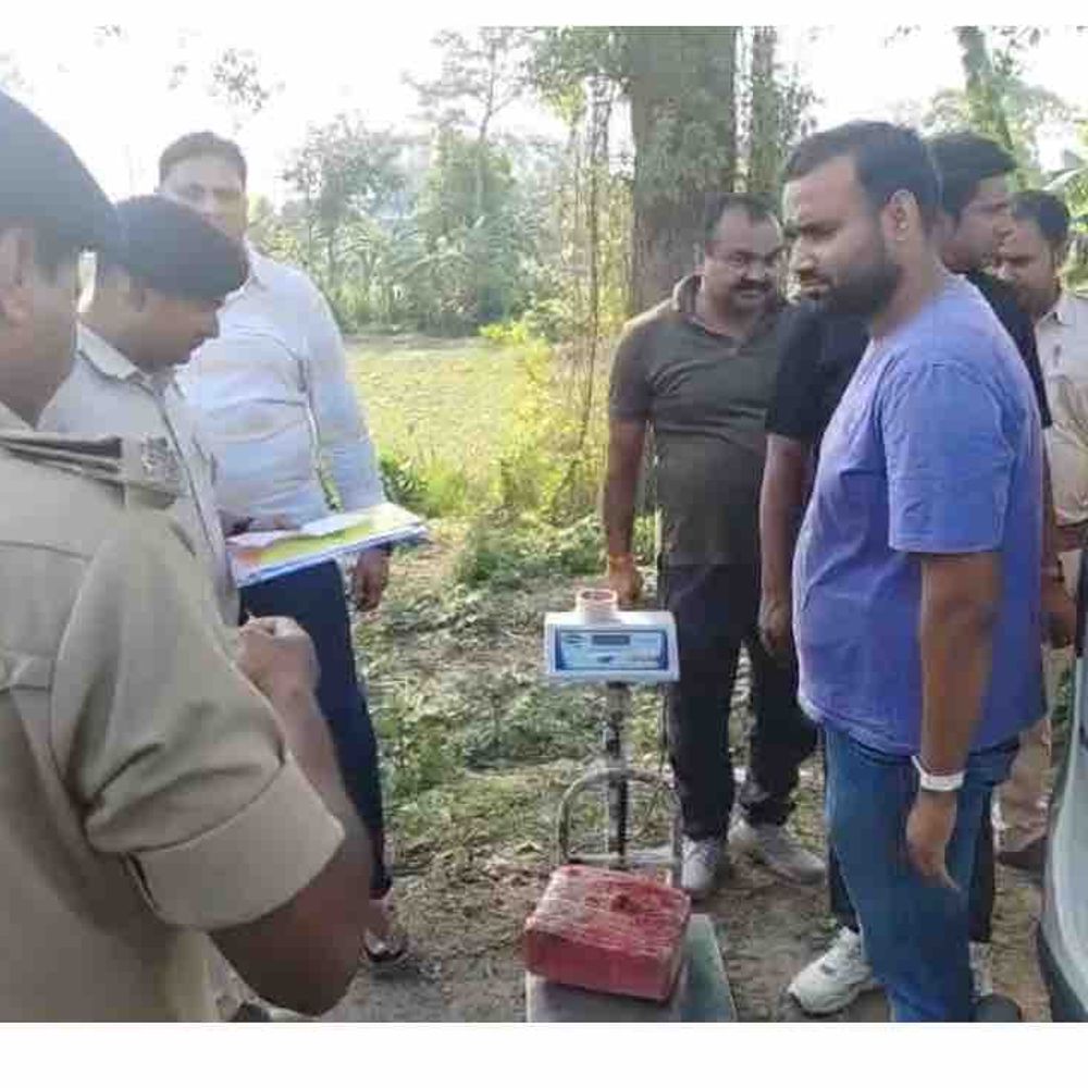 मोतिहारी में मादक पदार्थ की बड़ी खेप पकड़ी:नेपाल बॉर्डर से आ रही लग्जरी कार से एक तस्कर अरेस्ट