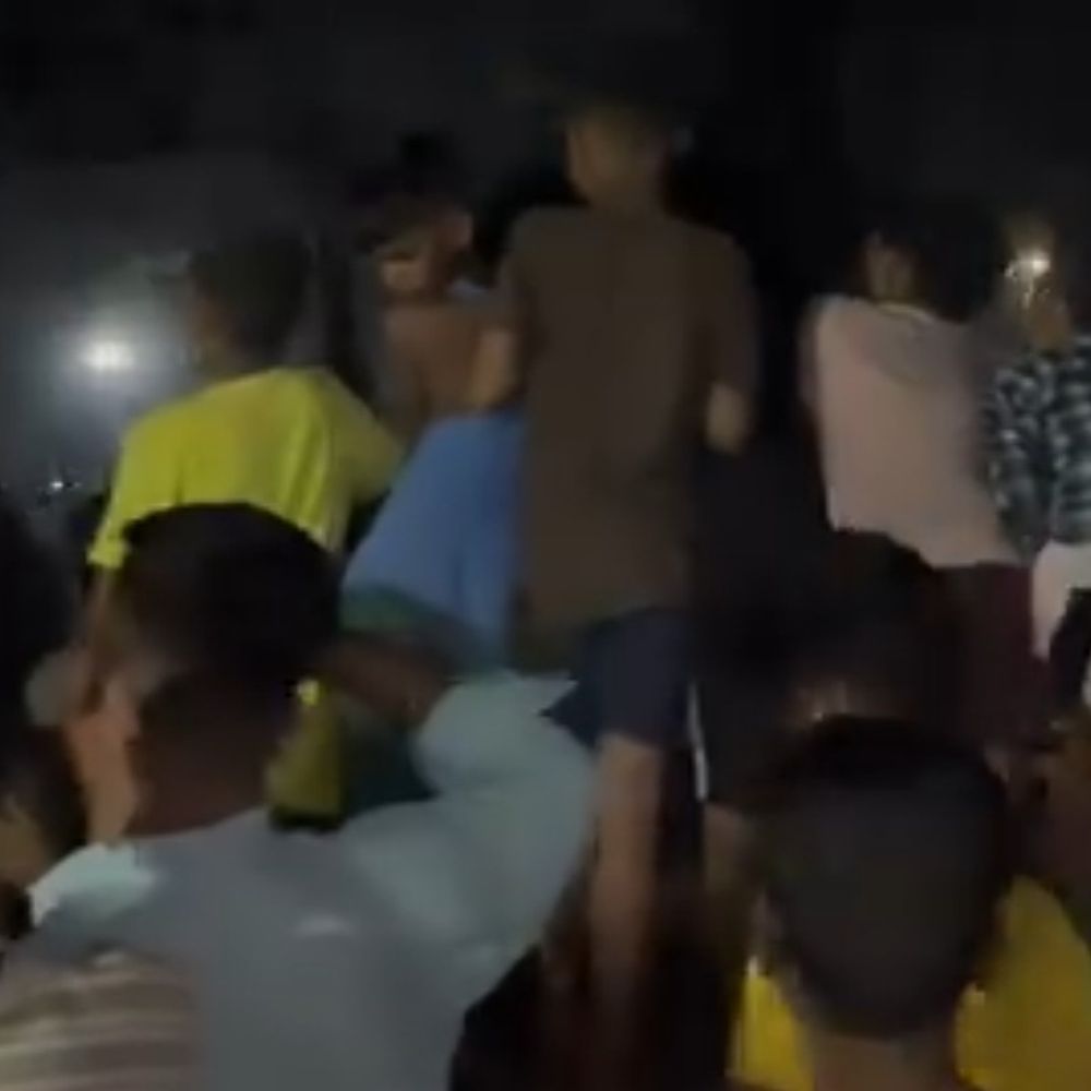 पत्नी से झगड़े के बाद युवक टावर पर चढ़ा:पुलिस ने एक घंटे की मशक्कत के बाद सुरक्षित नीचे उतारा