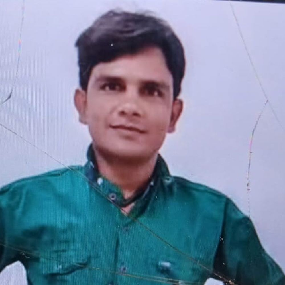 कासगंज में अज्ञात वाहन की टक्कर से डॉक्टर की मौत:बाइक सवार साथी गंभीर घायल, अलीगढ़ रेफर किया गया