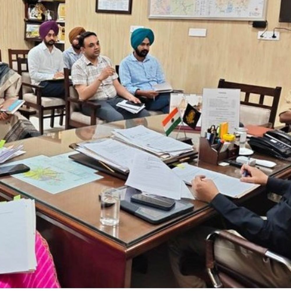 मलेरकोटला में पराली जलाने पर सख्ती:14 किसानों पर एफआईआर, सैटेलाइट निगरानी से 33 आग की घटनाएं दर्ज
