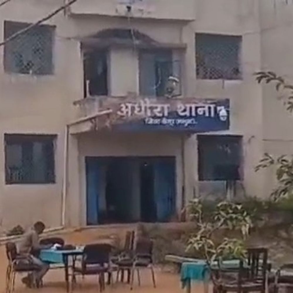 कैमूर में मुंशी और महिला सिपाही में मारपीट:अधौरा थाने में हुई घटना, SP ने दोनों को सस्पेंड किया