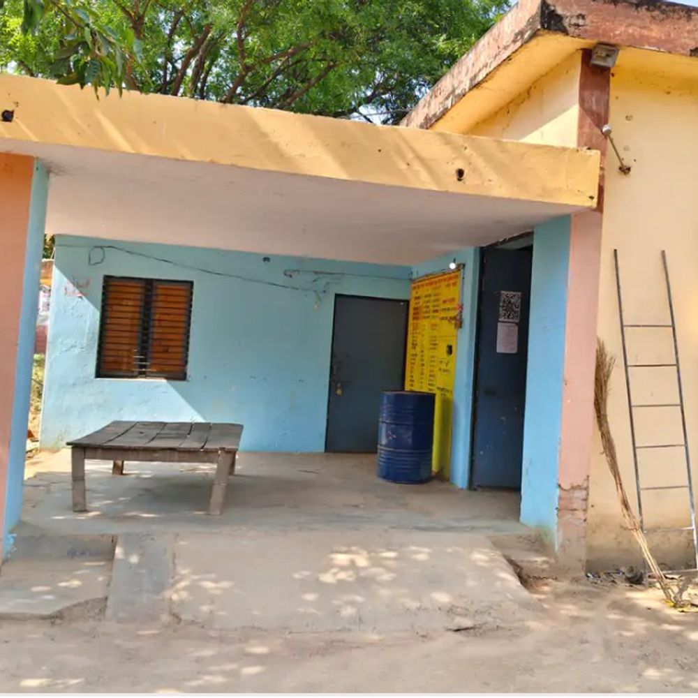 भदोही में आंधी के 9 दिन बाद भी बिजली गुल:कोइरौना के ग्रामीण क्षेत्रों में भीषण गर्मी से बढ़ी बेचैनी, 47 डिग्री तापमान का अलर्ट