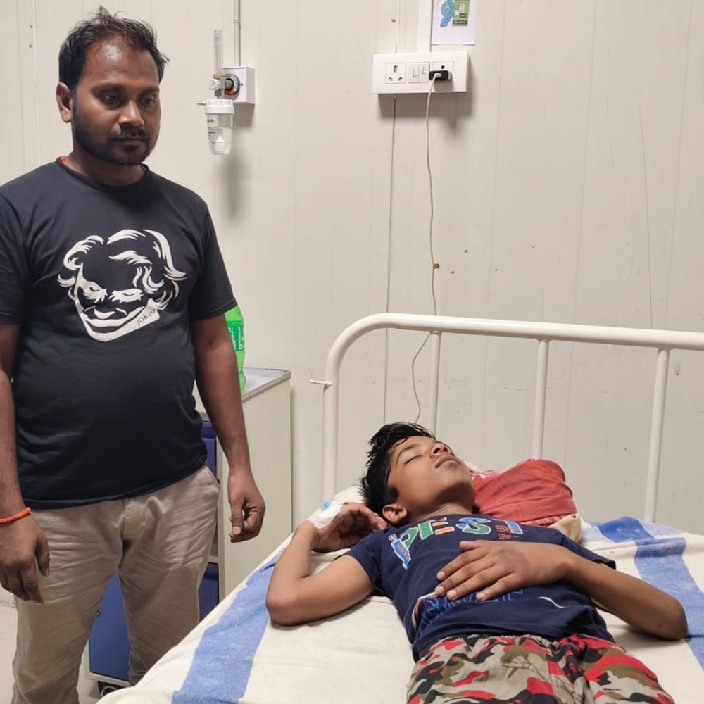 प्रेयर के बाद प्रिंसिपल ने चेंबर में बुलाकर पीटा:सहरसा में 8वीं के छात्र को हाथ और कूल्हे में आई चोटें, अस्पताल में भर्ती; FIR दर्ज