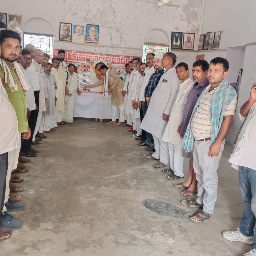 गयाजी में राजीव गांधी की पुण्यतिथि मनाई:कांग्रेस कार्यकर्ताओं ने राजेन्द्र आश्रम में दी श्रद्धांजलि, कहा- उन्होंने देश के लिए ऐतिहासिक निर्णय लिए