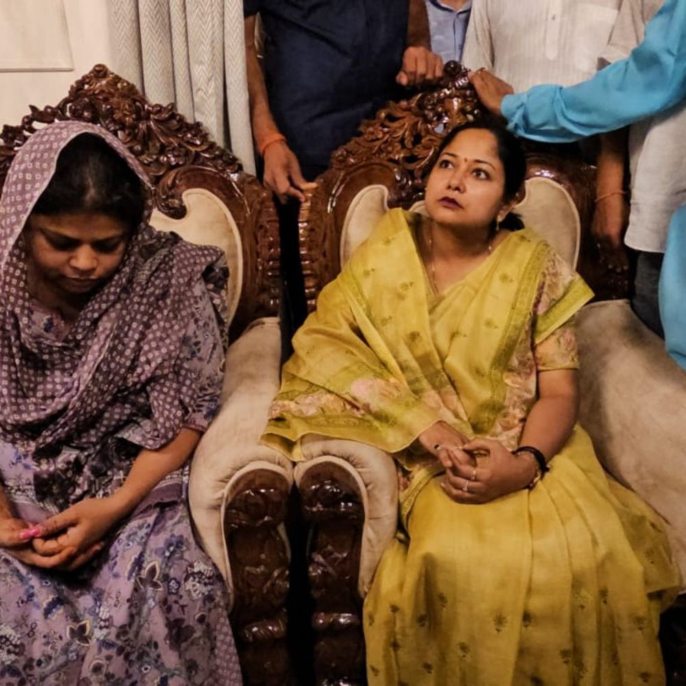 मंत्री श्वेता गुप्ता मेयर इंदु देवी के आवास पहुंचीं:पति प्रेम पंकज उर्फ ललन के निधन पर दी सांत्वना