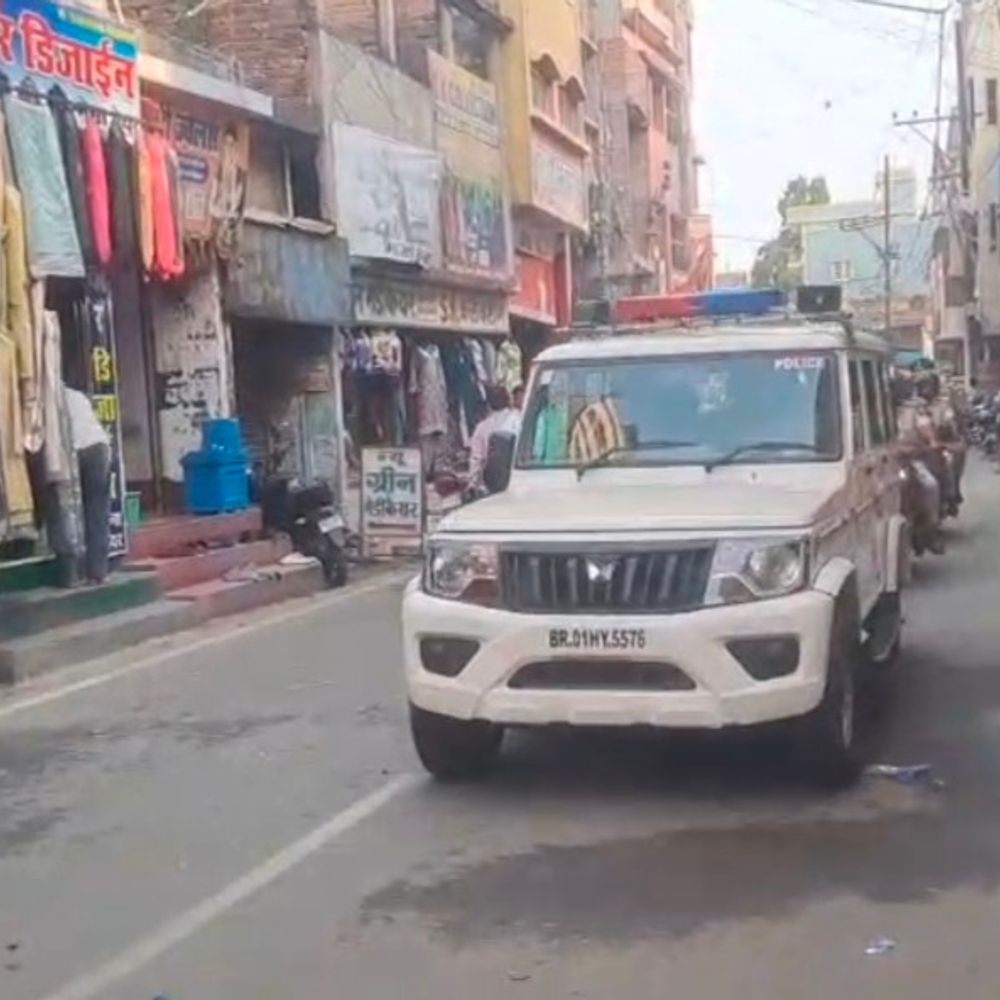 लखीसराय में बकरीद को लेकर फ्लैग मार्च:जमुई मोड़, बाजार समिति, मुख्य बाजार और विभिन्न चौक-चौराहों से गुजरा
