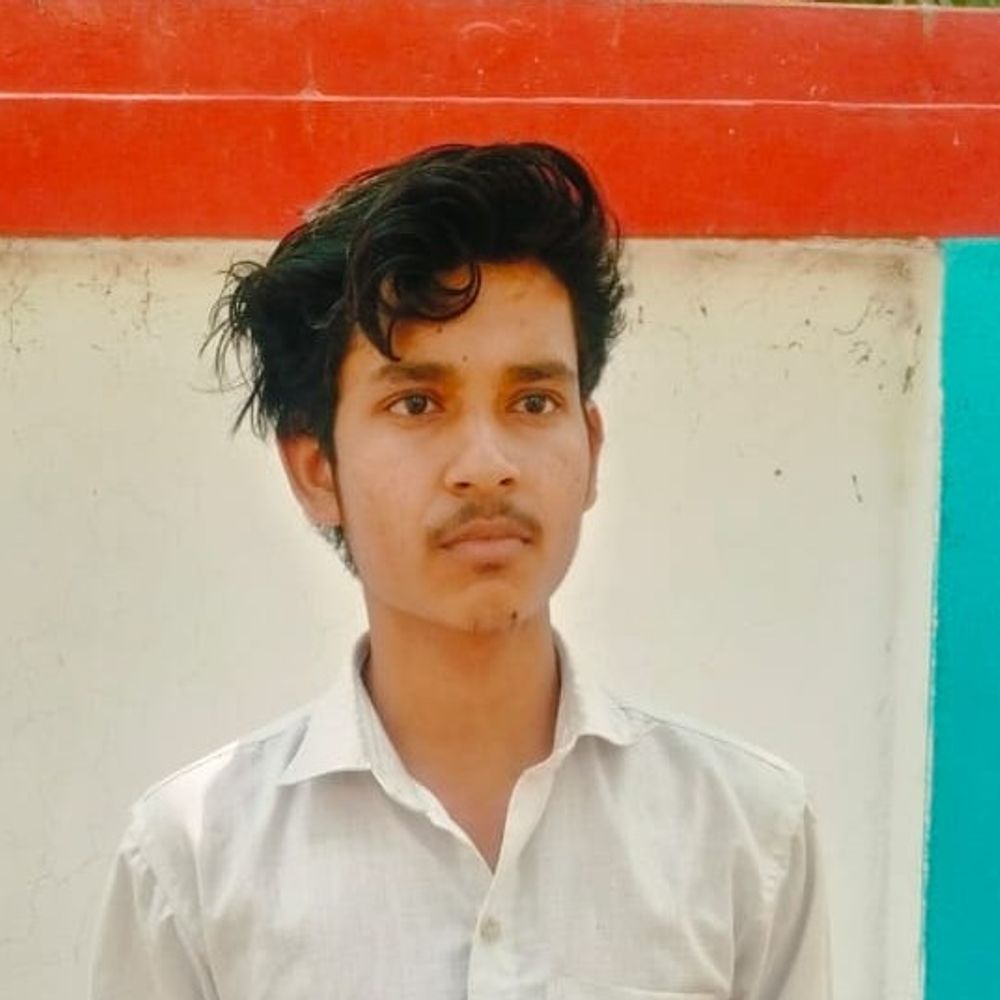 सीतापुर में छात्र ने प्रधानाचार्य पर मारपीट का आरोप लगाया:परीक्षा में कॉपी छीनने, थप्पड़ मारने का आरोप, पुलिस से कार्रवाई की मांग