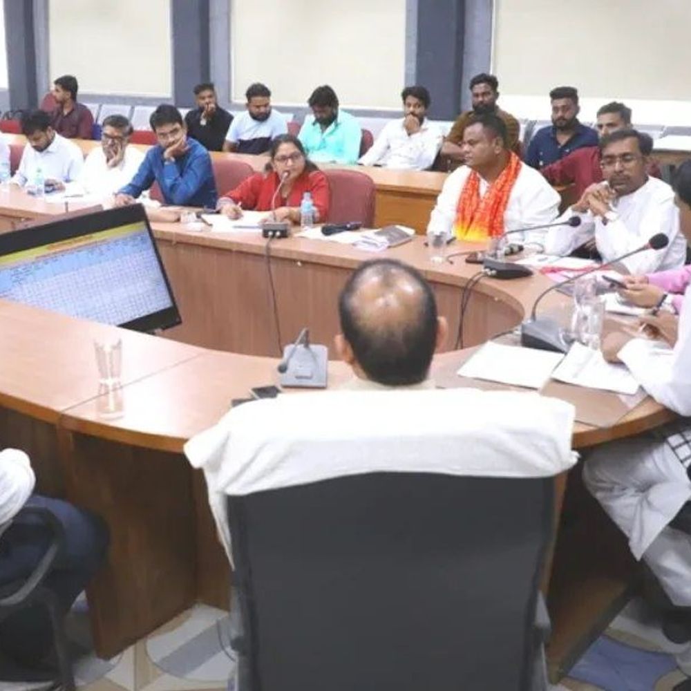 सफाई कामगारों को हर महीने 10 तारीख तक वेतन भुगतान:आयोग अध्यक्ष ने लंबित प्रकरण जल्द निपटाने के अधिकारियों को दिए निर्देश