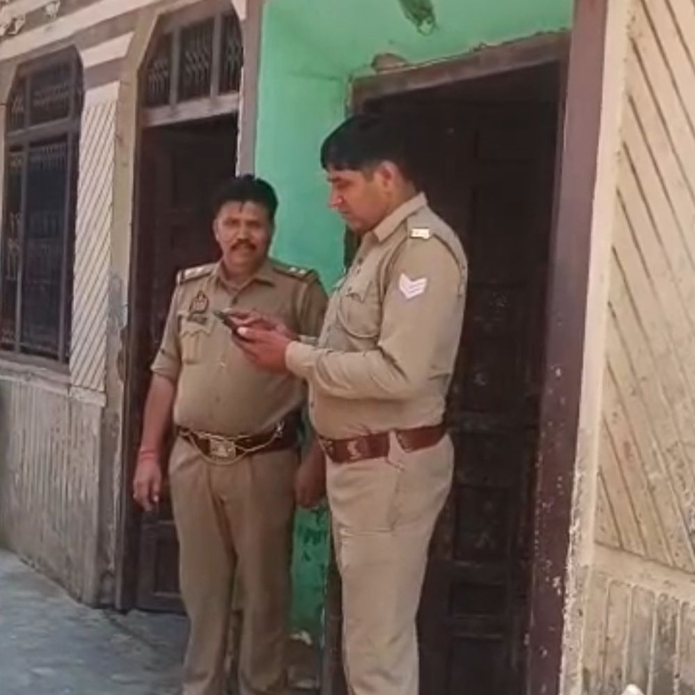 मेरठ में पिता ने बेटी पर छुरे से हमला किया:प्रेम प्रसंग के चलते हत्या का प्रयास, युवती गंभीर घायल