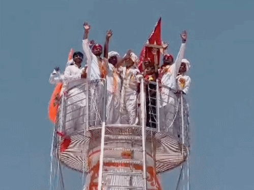 सलूंबर के महूडी में हनुमान मंदिर की प्राण प्रतिष्ठा:101 गंगाजल के साथ निकली भव्य शोभायात्रा, भक्ति में डूबा पूरा गांव