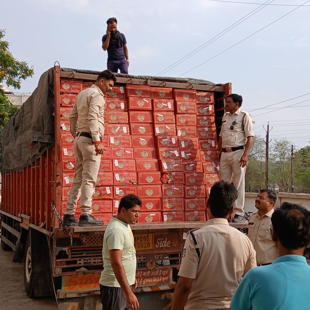 गूगल मैप के चक्कर में थाने पहुंचा शराब का ट्रक:सागर में 1500 पेटी बॉम्बे व्हिस्की जब्त; ड्राइवर बोला- खेप वैध, पुलिस कर रही जांच