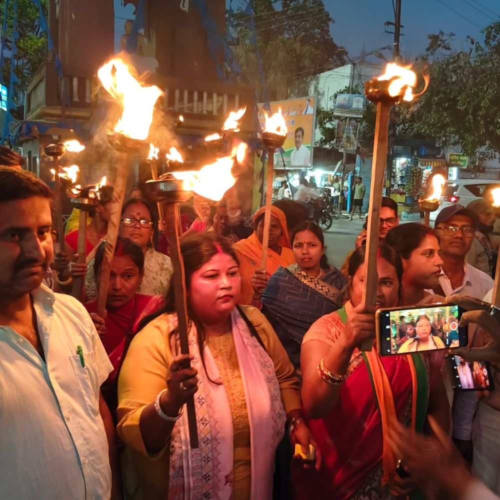 BJP बोली- महिलाओं की आकांक्षाओं के साथ अन्याय हुआ:नारी शक्ति वंदन अधिनियम पारित नहीं हो पर मशाल जुलूस, दरभंगा में विरोध प्रदर्शन