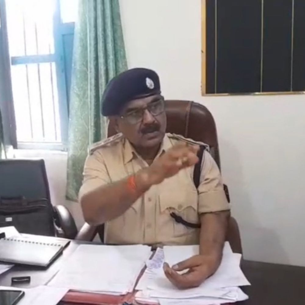 शादी समारोह में महिलाओं से छेड़छाड़, विरोध पर मारपीट:दरभंगा में अश्लील हरकत के बाद विवाद, गिरफ्तारी के लिए पुलिस कर रही छापेमारी