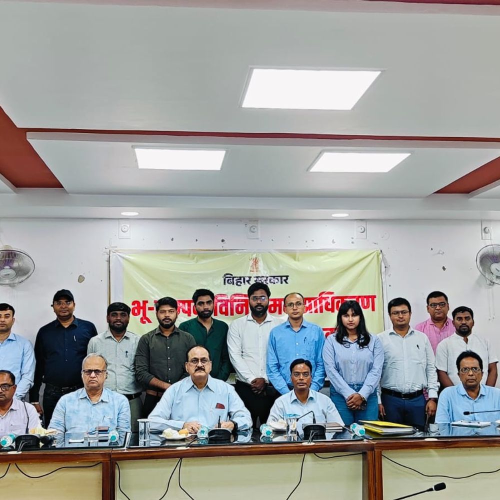 रेरा की बैठक, फ्लैट खरीदने वालों के हित की चर्चा:दरभंगा में आयुक्त ने कहा- 5300 स्क्वायर फीट से अधिक के भूखंड में रेरा निबंधन जरूरी