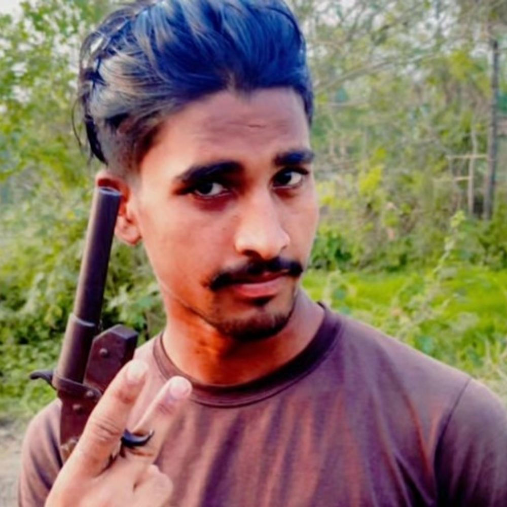 दरभंगा में देसी कट्टा लहराते युवक की तस्वीर वायरल:आरोपी की पहचान के बाद जांच में जुटी पुलिस; फोटो असली या फिर एडिटेड, इस एंगल पर भी जांच