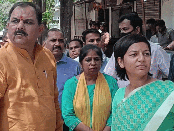 झांसी में बन रही सीएम ग्रिड की सड़क में अड़चन:विधायक बोले-लहरगिर्द के लोगों को सिविल लाइन्स फील कराना चाहते हैं,पर उन्हें भी समर्पण करना होगा