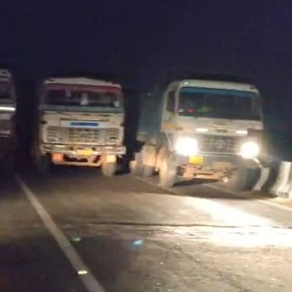 राजस्थान के सबसे लंबे पुल की टेस्टिंग:पूरी रात एक-एक कर डंपर उतरेंगे, मजबूती के लिए ब्रिज का झुकाव देखेंगे अधिकारी