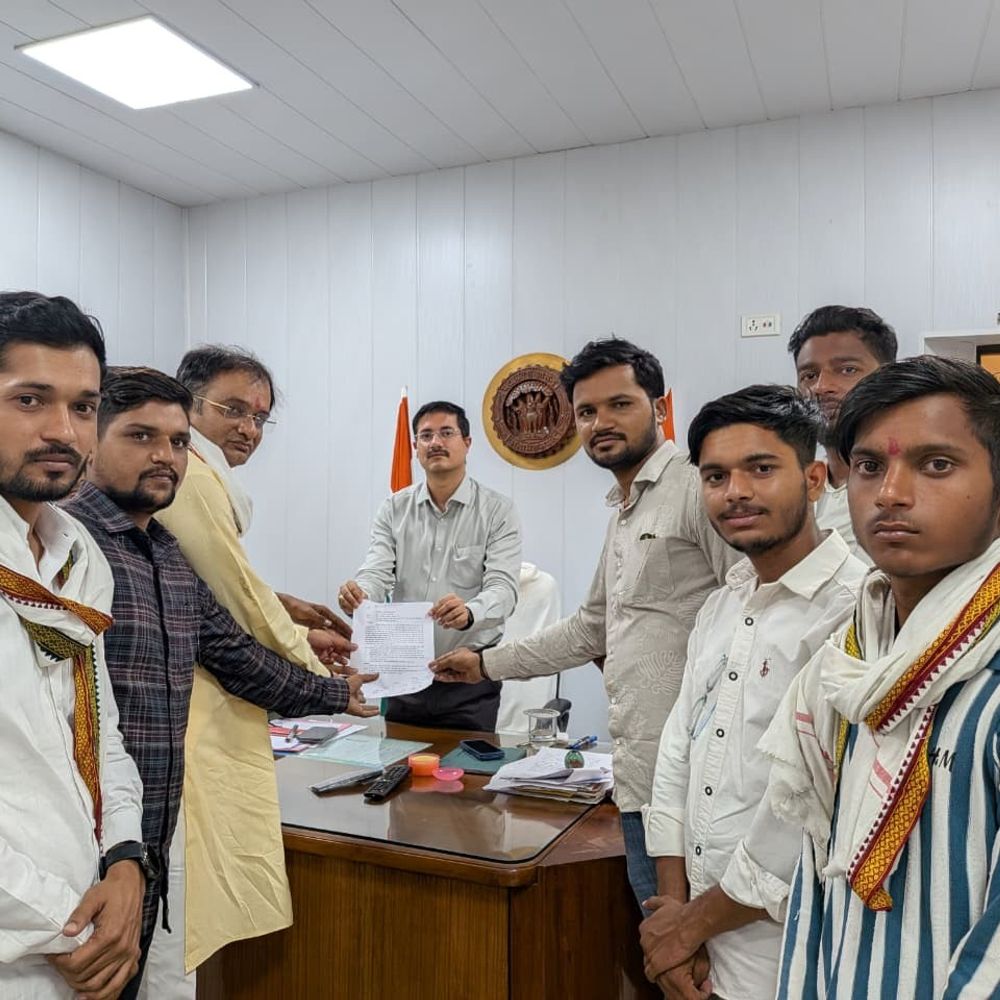 NEET-2026 पेपर लीक पर छात्रों का प्रदर्शन:NSUI ने राष्ट्रपति के नाम कलेक्टर को सौंपा ज्ञापन; दोषियों पर कार्रवाई की मांग
